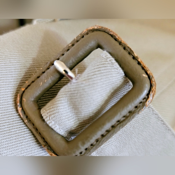 Burberry (Vintage) Women's Trenchcoat - Picture 14 of 15